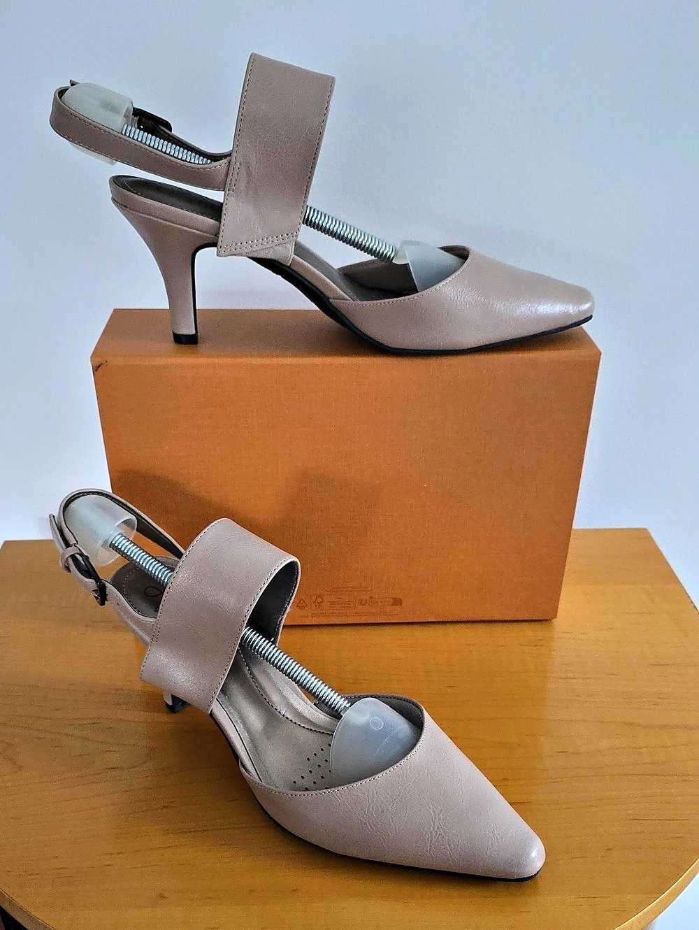 New Lifestride Soft System Krissy Slingback Heels Size 8.5M Tan
